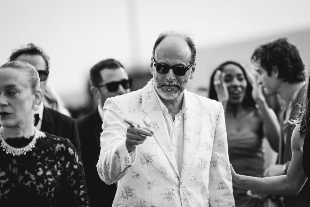 Luca Guadagnino al photocall per la Mostra del cinema di Venezia 82 - © Giulia Parmigiani per ScreenWorld.it