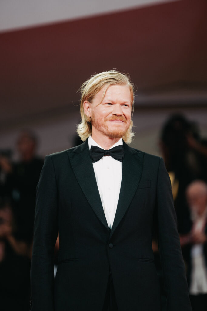Jesse Plemons al photocall per la Mostra del cinema di Venezia 82 - © Giulia Parmigiani per ScreenWorld.it