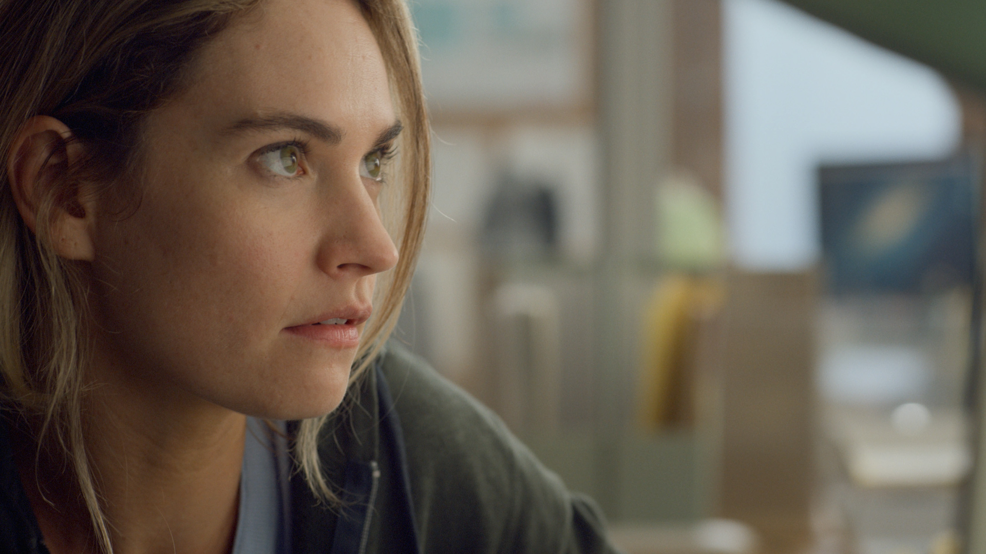 Lily James è Whitney Wolfe in Swiped