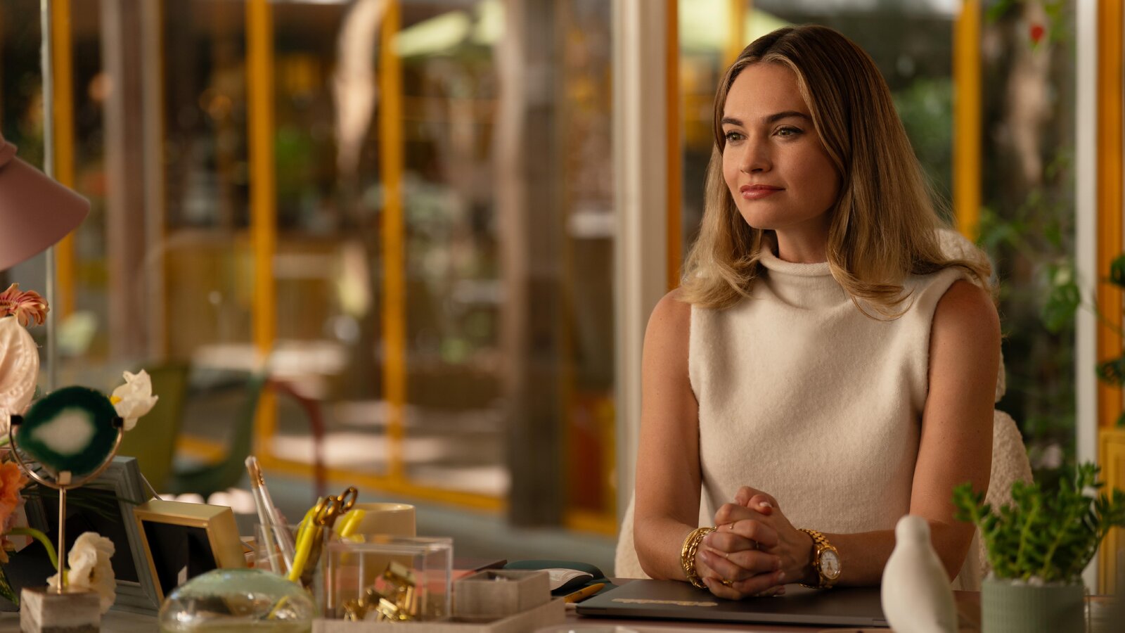 Lily James in una scena di Swiped