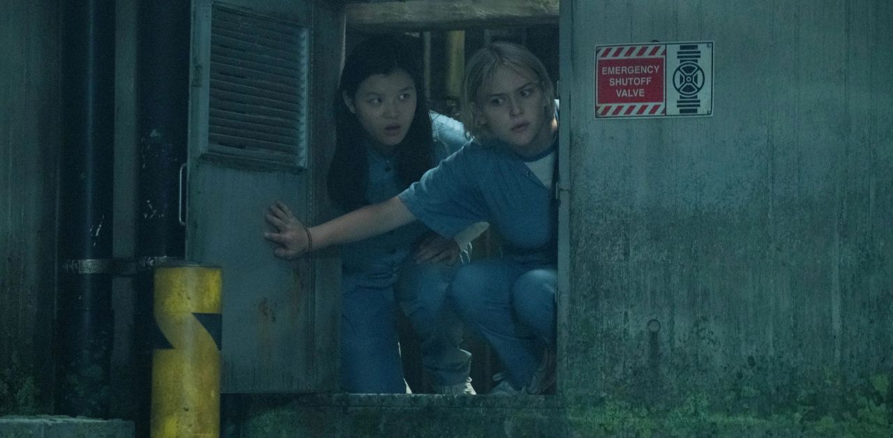 Alyvia Alyn Lind e Sydney Topliffe in una scena di Wayward - Ribelli 