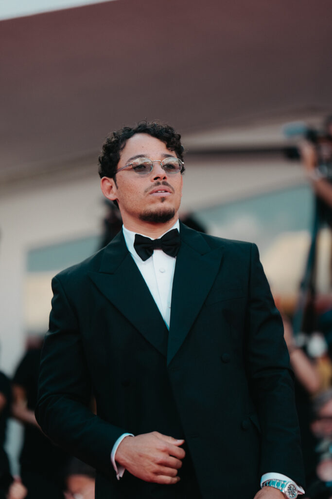 Anthony Ramos al photocall per la Mostra del cinema di Venezia 82 - © Giulia Parmigiani per ScreenWorld.it