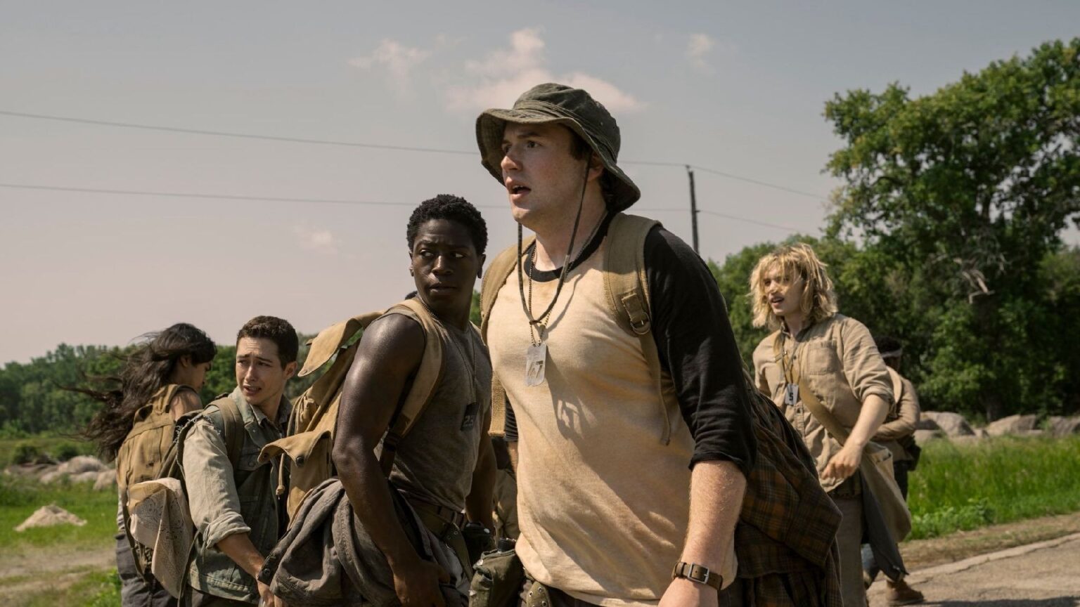 The Long Walk di Stephen King batte ogni record al botteghino americano, il nuovo horror dell’anno? Immagine di scena di The Long Walk