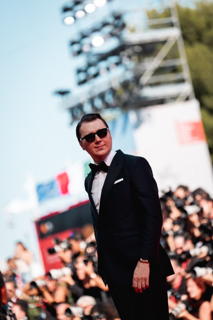 Paul Dano al photocall per la Mostra del cinema di Venezia 82 - © Giulia Parmigiani per ScreenWorld.it