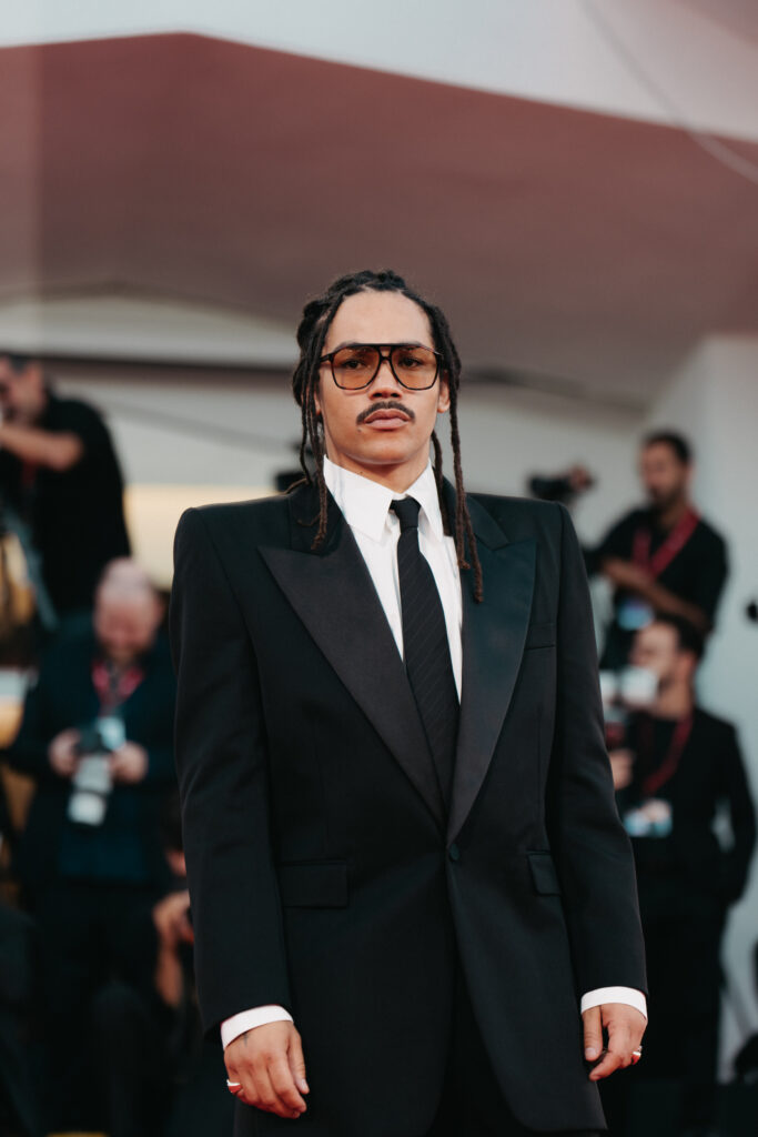 Luka Sabbat al photocall per la Mostra del cinema di Venezia 82 - © Giulia Parmigiani per ScreenWorld.it