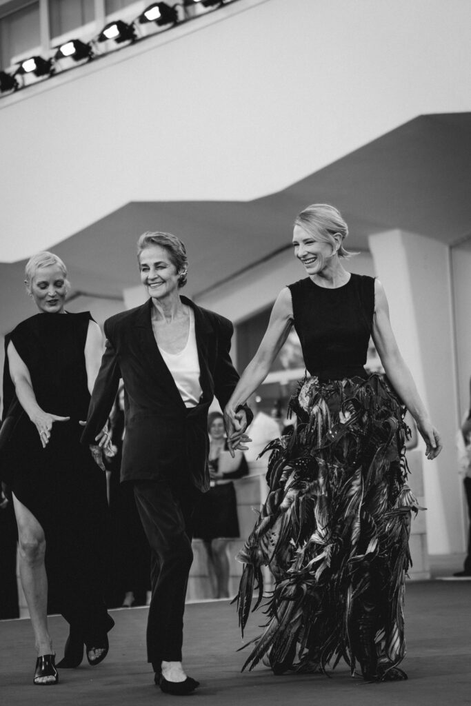 Charlotte Rampling, Cate Blachett e Vicky Krieps al photocall per la Mostra del cinema di Venezia 82 - © Giulia Parmigiani per ScreenWorld.it