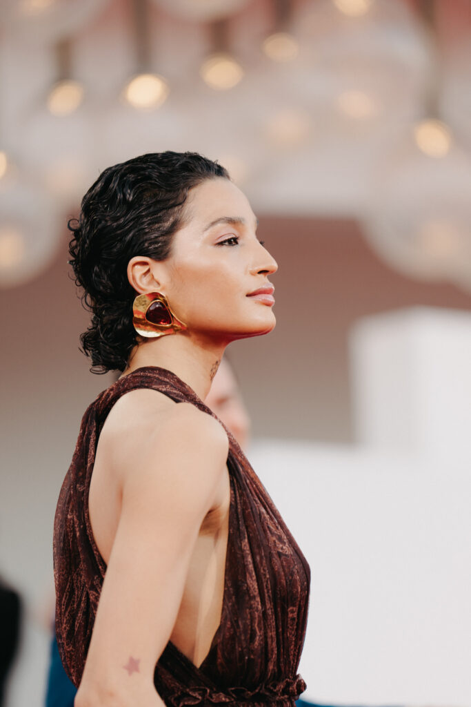 Indya Moore al photocall per la Mostra del cinema di Venezia 82 - © Giulia Parmigiani per ScreenWorld.it