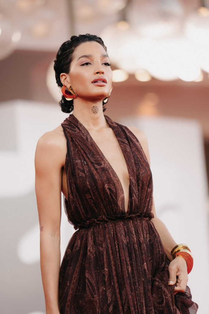 Indya Moore al photocall per la Mostra del cinema di Venezia 82 - © Giulia Parmigiani per ScreenWorld.it