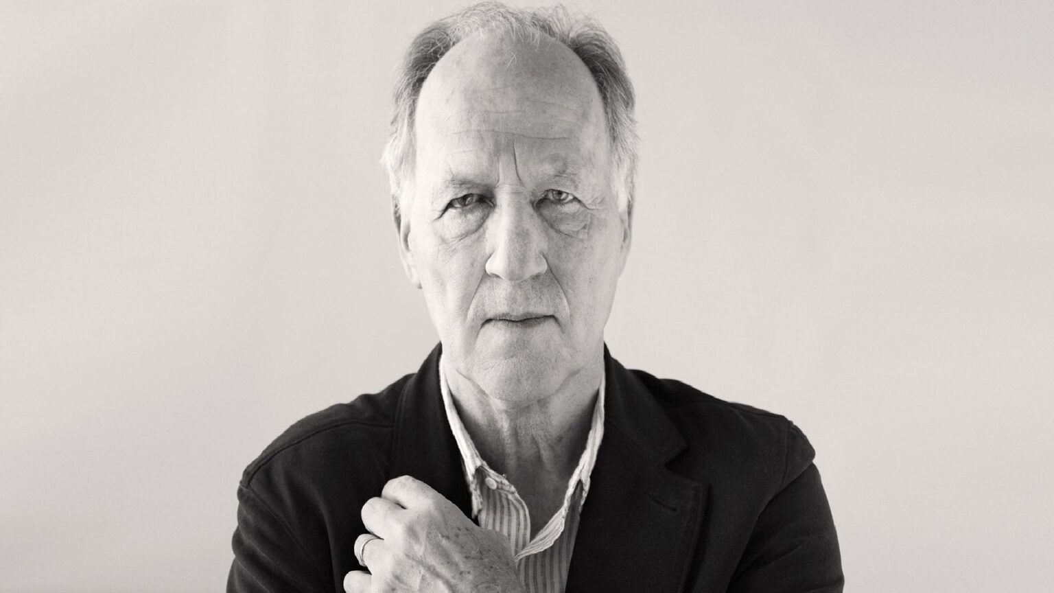 Werner Herzog a ruota libera su Gen Z, Hollywood e il futuro: “L’IA ci salverà tutti” Werner Herzog