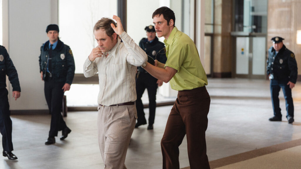 una scena di Dead Man's Wire