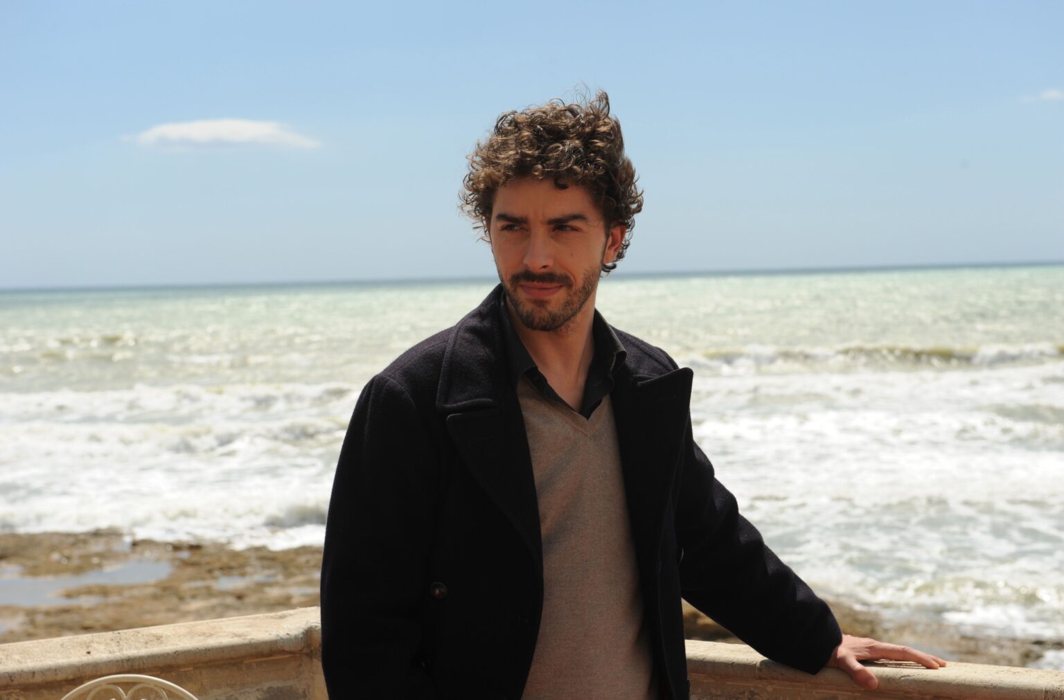 Michele Riondino al Lucca Film Festival ripercorre la sua carriera, tra lacrime ed emozioni Michele Riondino ne Il giovane Montalbano