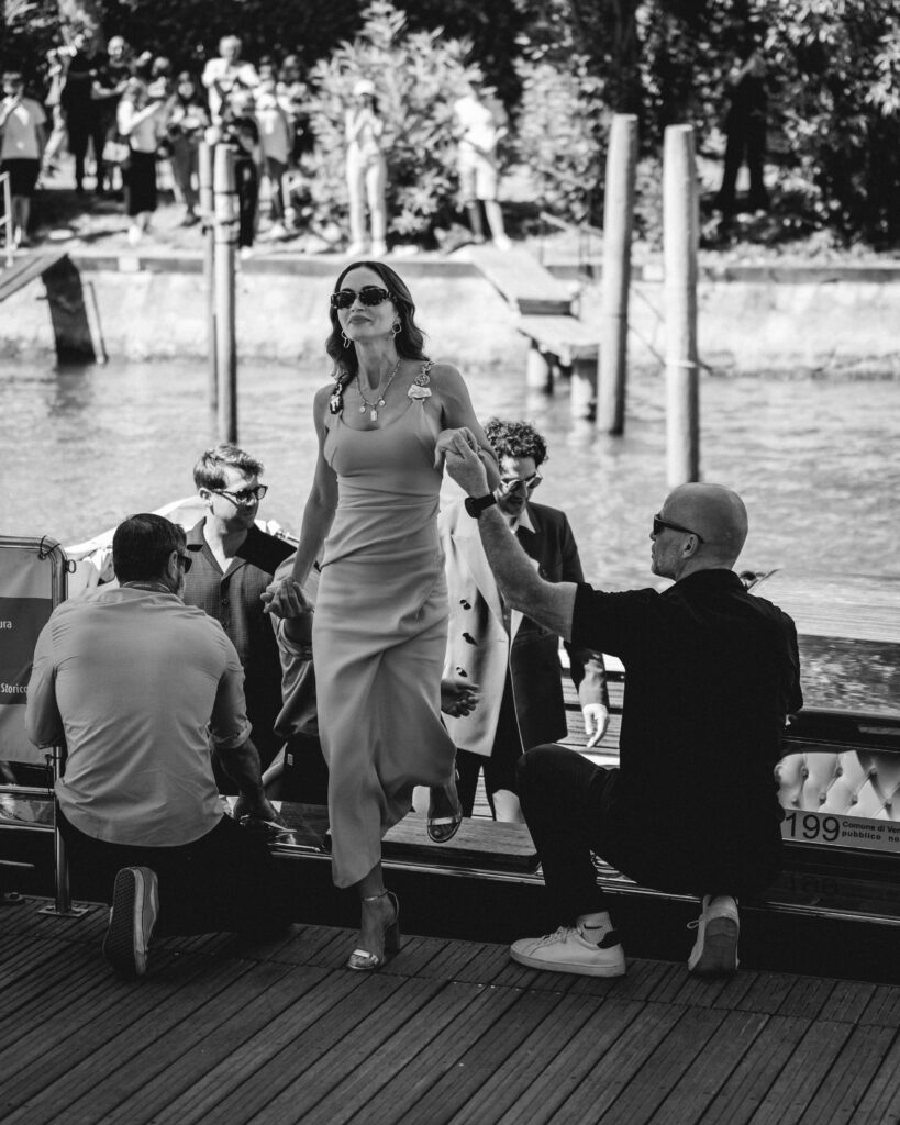 Emily Blunt allo sbarco al lido di Venezia per la Mostra del cinema di Venezia 82 - © Giulia Parmigiani per ScreenWorld.it