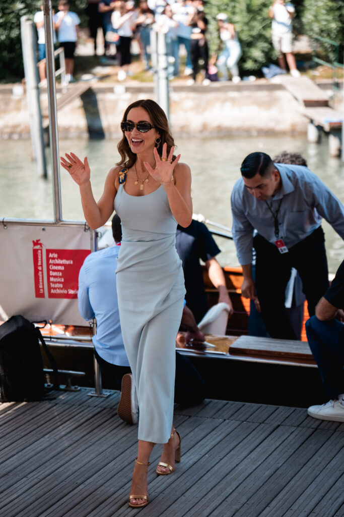 Emily Blunt allo sbarco al lido di Venezia per la Mostra del cinema di Venezia 82 - © Giulia Parmigiani per ScreenWorld.it