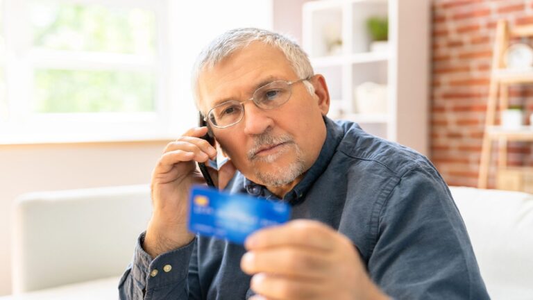 Anziano soggetto a truffa online