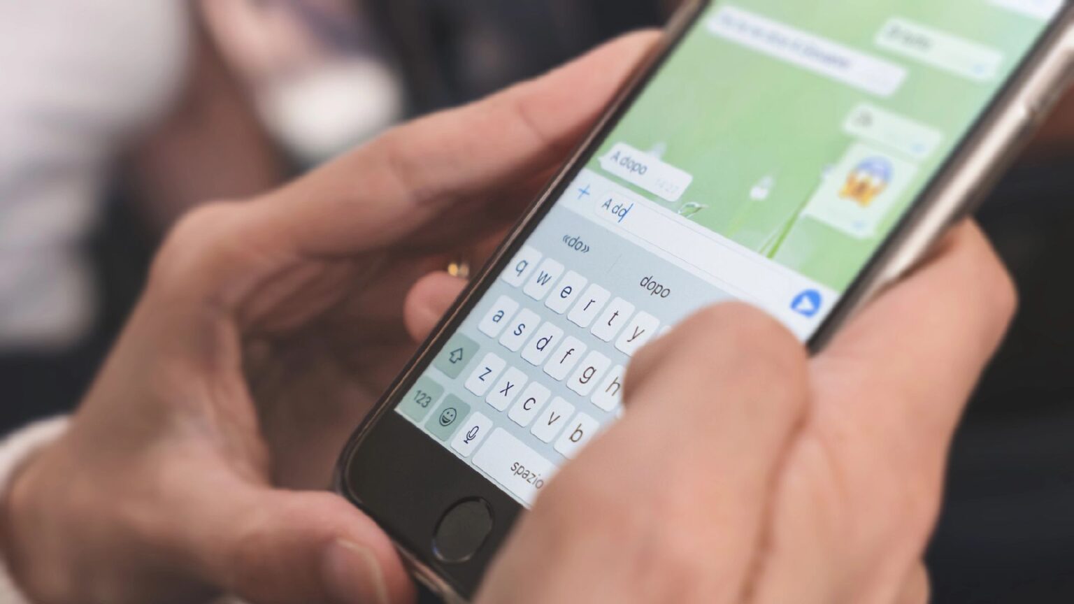L'uso delle emoji nelle conversazioni su Whatsapp