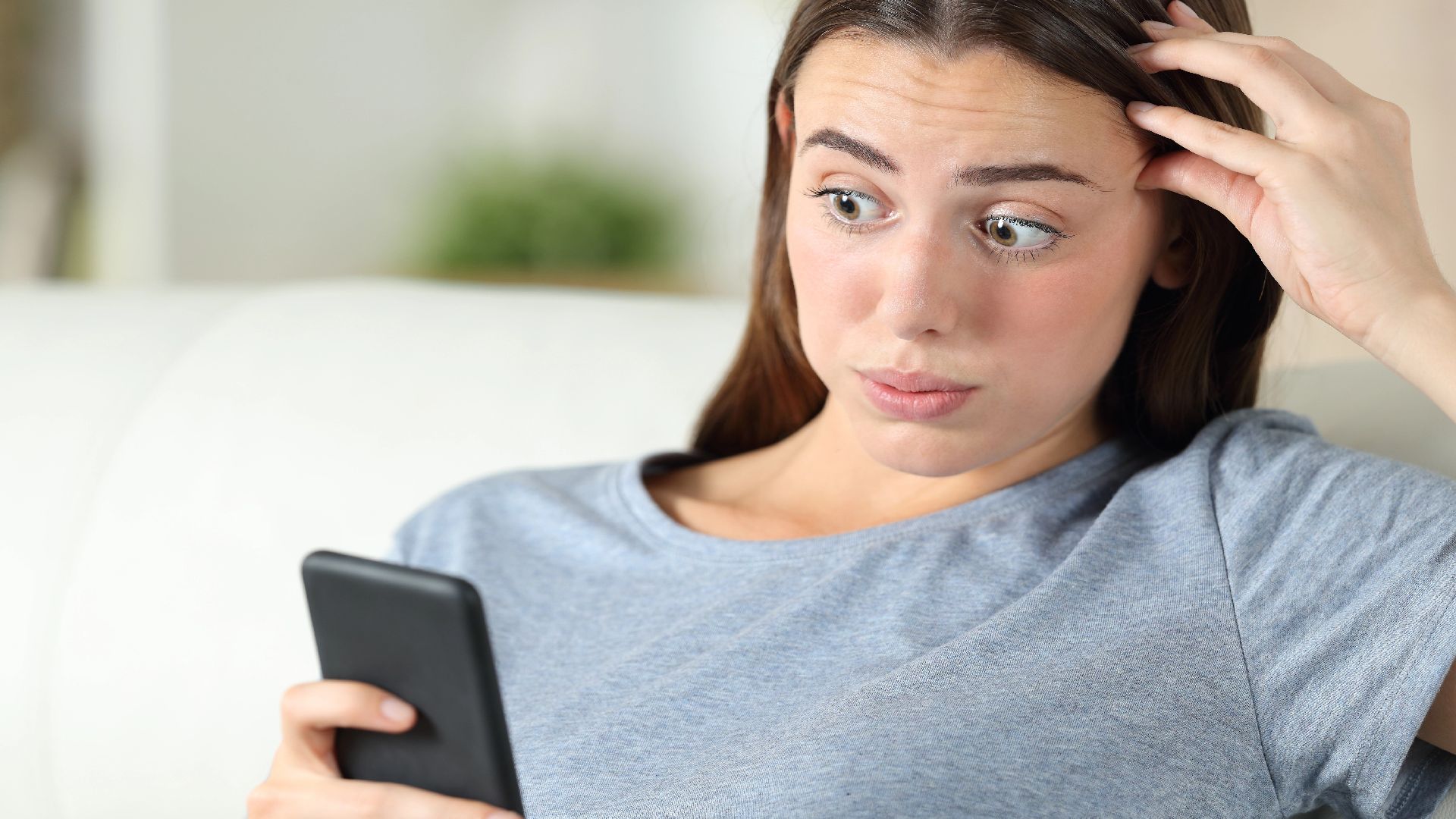 Bollette del telefono più care ogni anno e non potrai cambiare operatore: cosa comporta il nuovo (scandaloso) emendamento Bollette del telefono più care ogni anno e non potrai cambiare operatore: cosa comporta il nuovo (scandaloso) emendamento