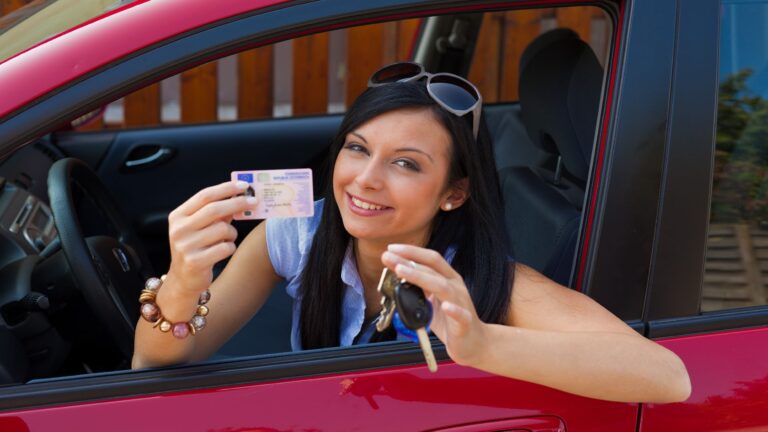 Lettere a casa per ritirare la patente: in Kansas, essere transgender diventa un reato (e non è un caso isolato) Prendere la patente