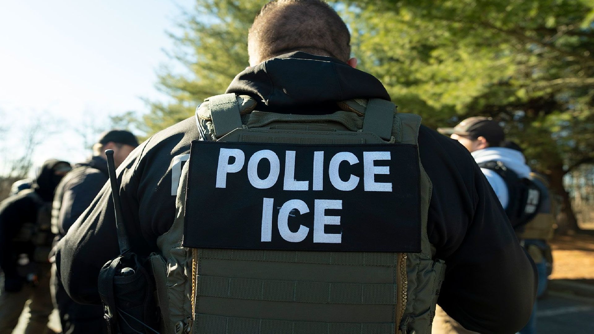 Foto di un poliziotto dell'immigrazione americana