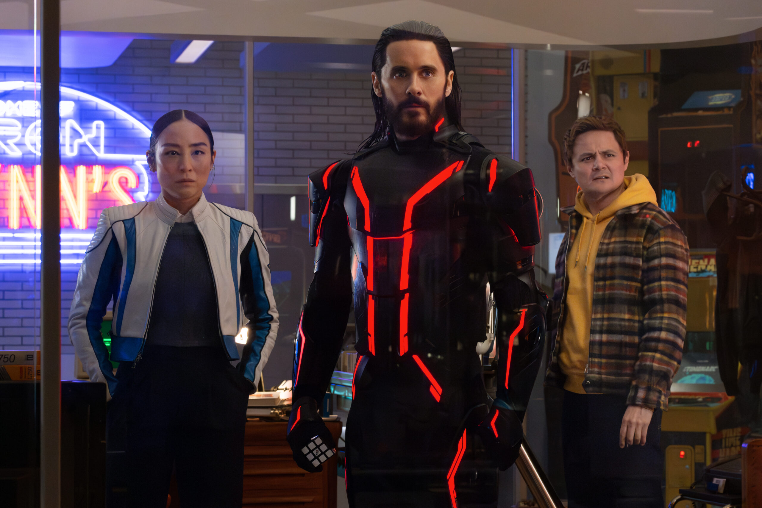 Ares e gli altri protagonisti in Tron Ares