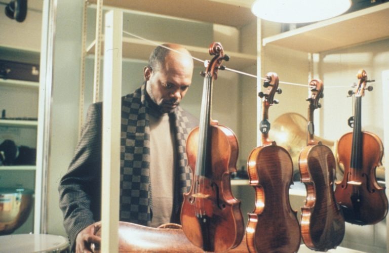 Una scena di Il violino rosso