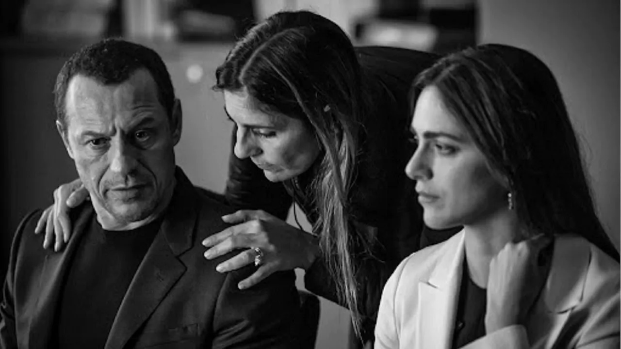 Amata: lo sguardo che non distoglie Amata: lo sguardo che non distoglie