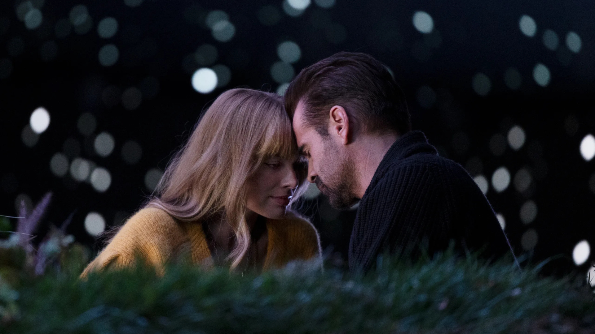 Margot Robbie e Colin Farrell in una scena di A big bold beautiful journey
