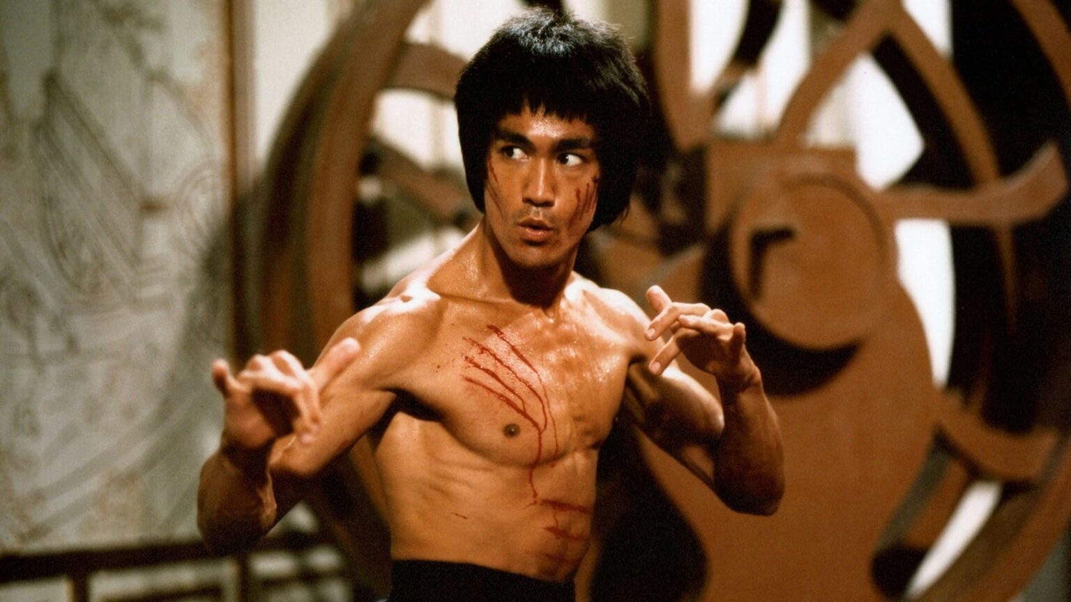 Appassionato di arti marziali? Ecco 3 film action che probabilmente non conosci (e devi assolutamente vedere) Bruce Lee in una scena di I 3 dell'operazione drago