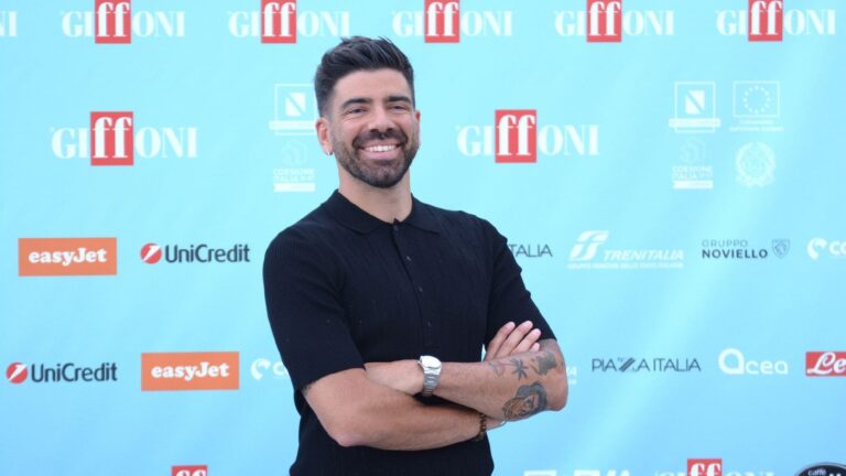 Chi è davvero Gianluca Gazzoli? Tutto sul conduttore di Sanremo Giovani 2025 Gianluca Gazzoli