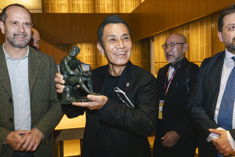 Il maestro Tetsuo Hara alla Galleria degli Uffizi