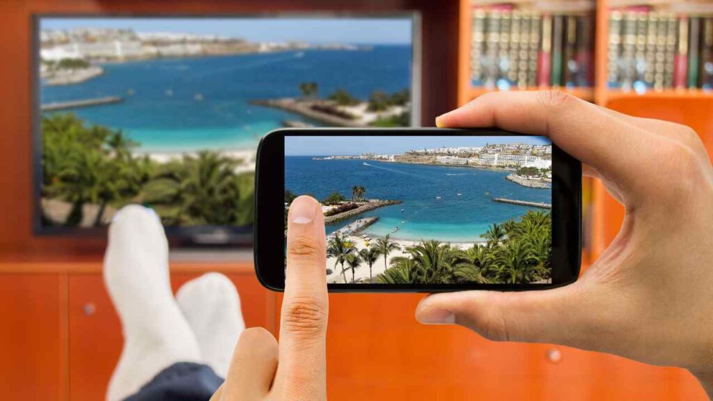 Duplicare lo schermo del telefono su TV senza spendere un euro: il trucco che quasi nessuno conosce smartphone tv
