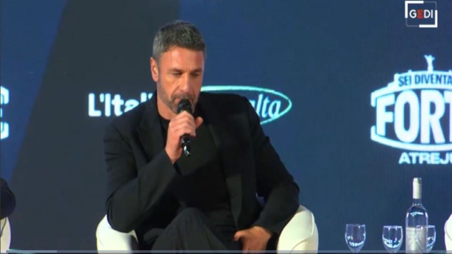 Raoul Bova rompe il silenzio nel panel di Atreju sul cyberbullismo: “Occhi spaccanti mi ha ucciso” Raoul Bova