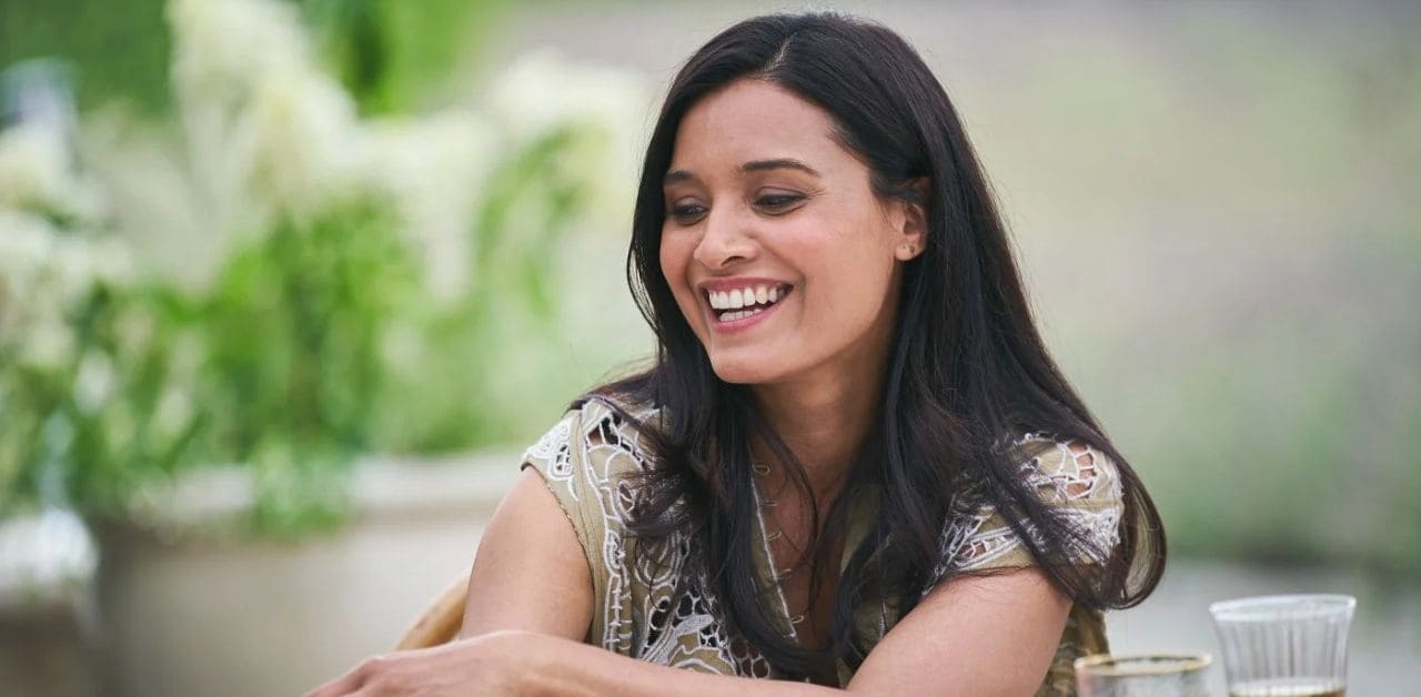 Shelley Conn in una scena di Little Disasters 