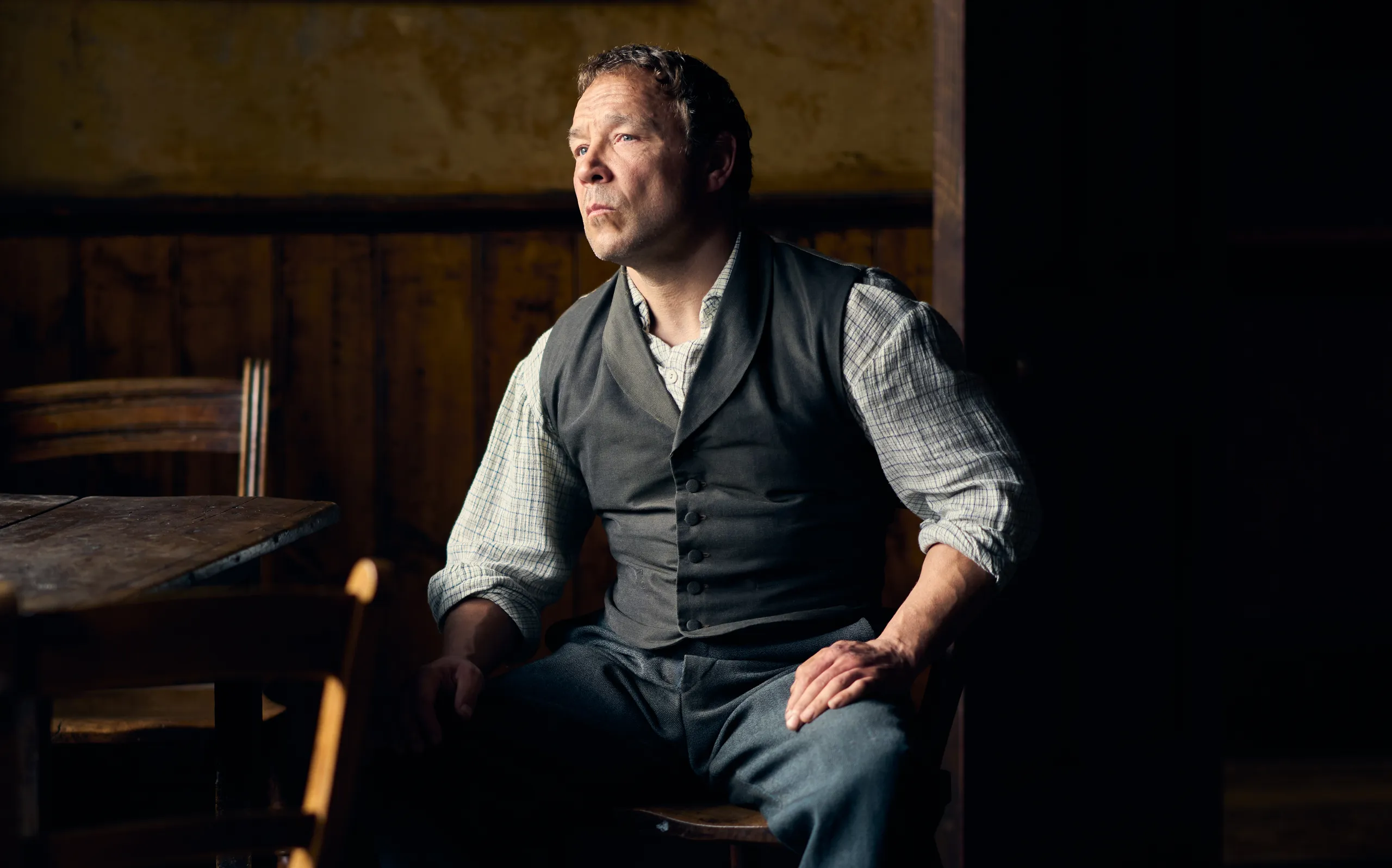 Stephen Graham in una scena di A Thousand Blows 2