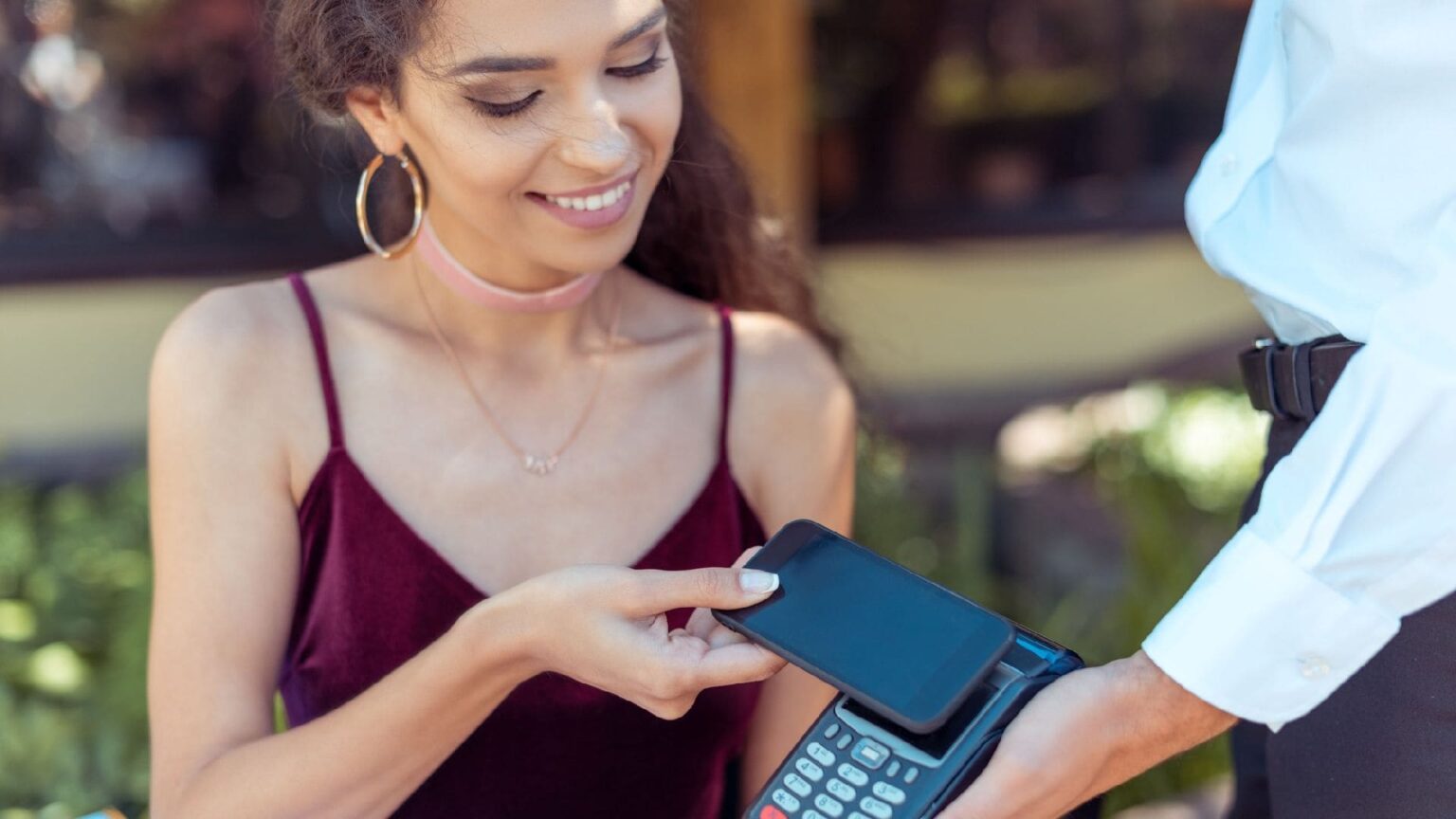 Pagare con NFC tramute smartphone