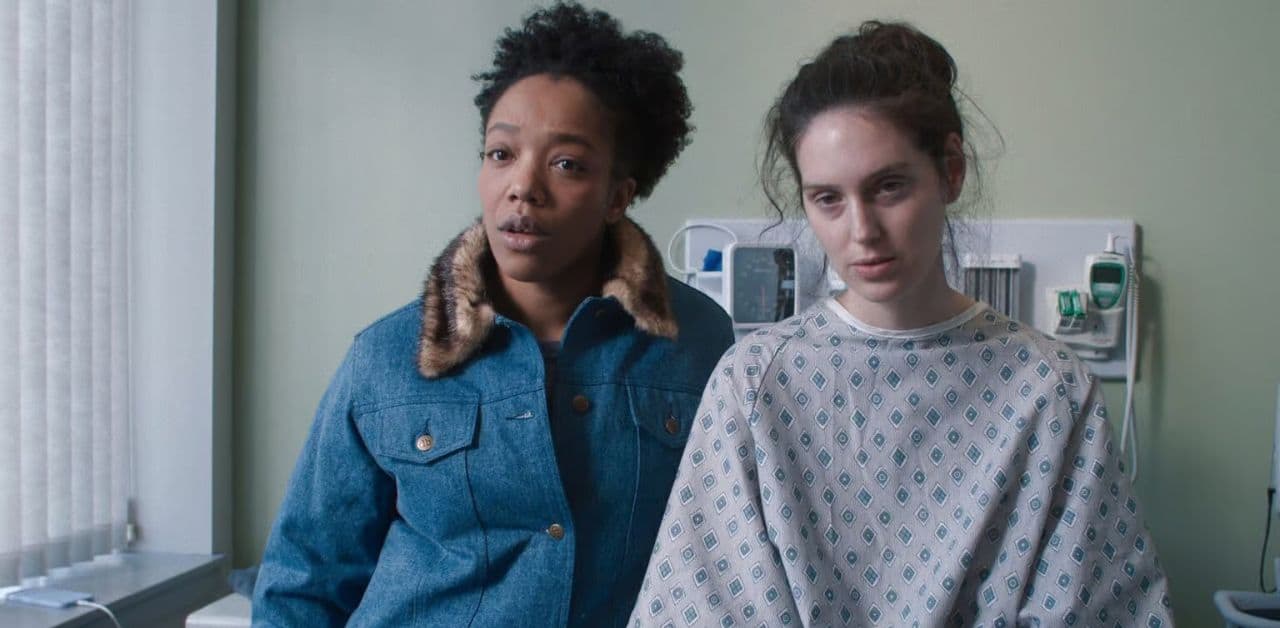 Eva Victor e Naomi Ackie in una scena di Sorry, Baby