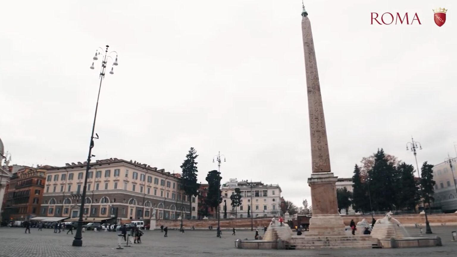 Piazza del Popolo nasconde un effetto acustico incredibile: la prova che devi fare col muro