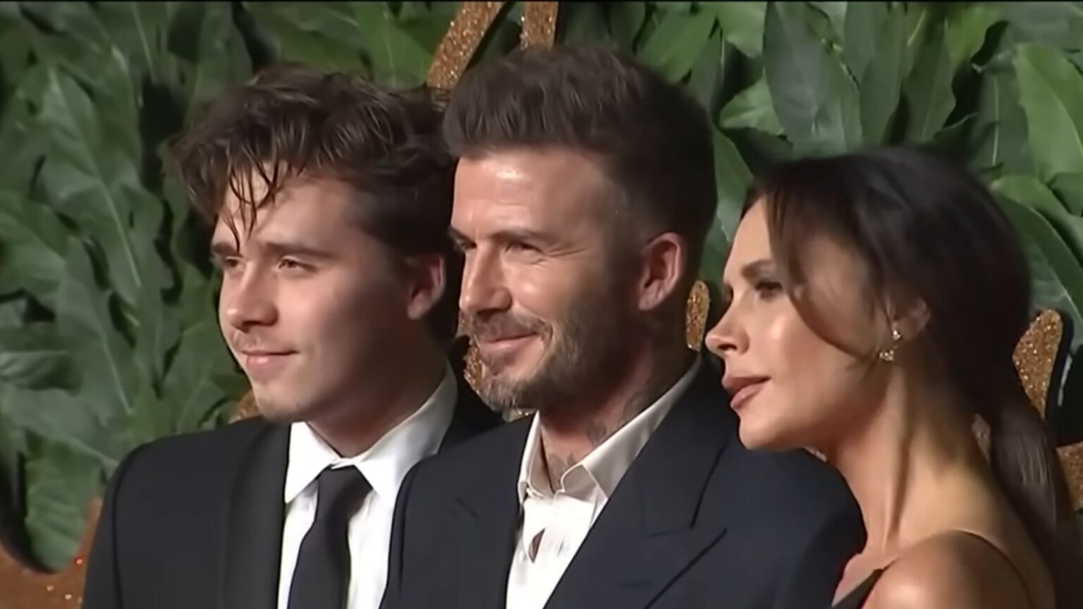 Victoria Beckham spiazza tutti: il caos familiare la porta al numero uno (e i social esplodono) Brooklyn Beckham contro i genitori
