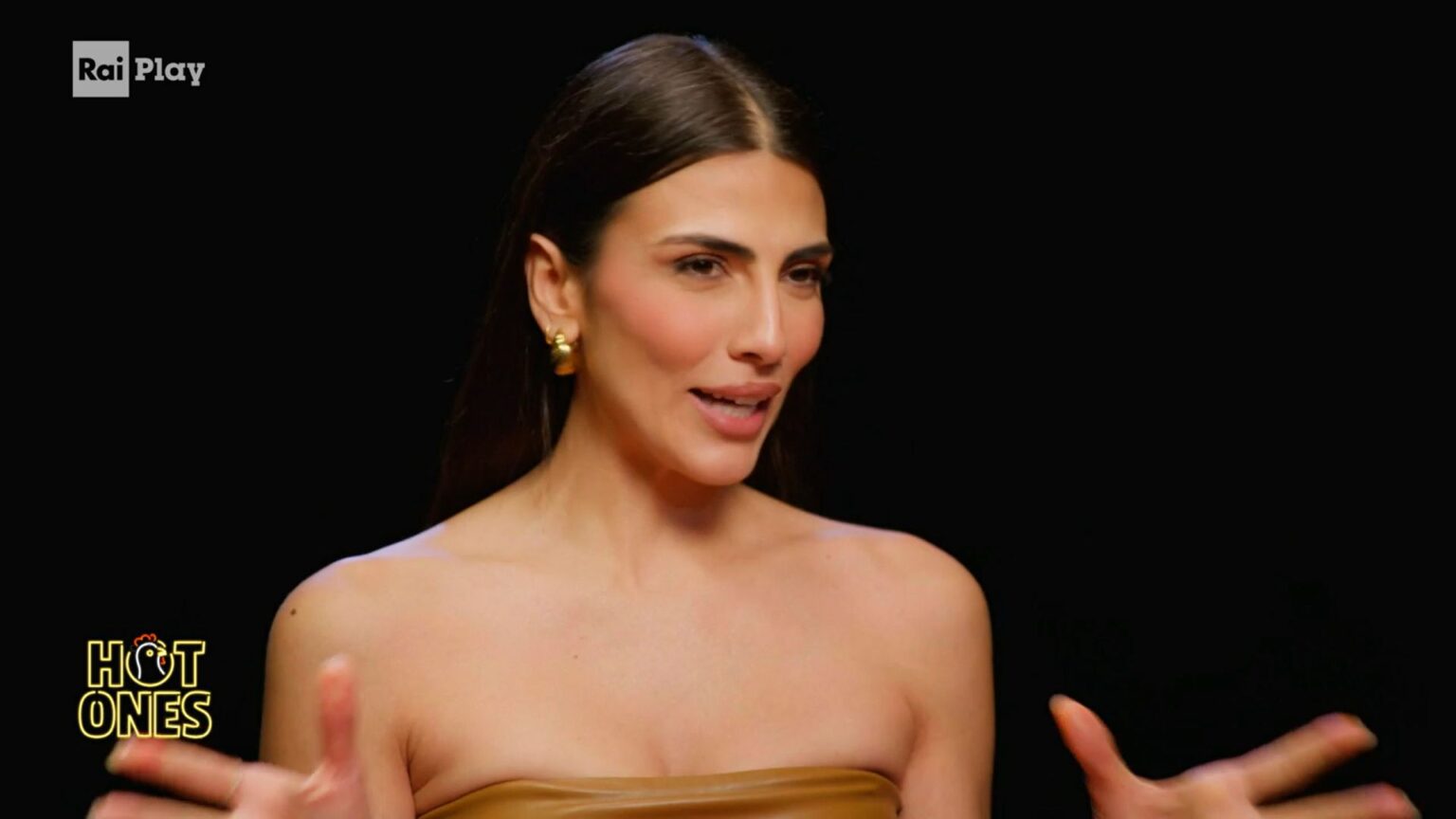 Giulia Salemi a Hot Ones Italia: tra Pandoro-Gate e casting impossibili, rivelazioni che lasciano a bocca aperta Giulia Salemi a Hot Ones Italia