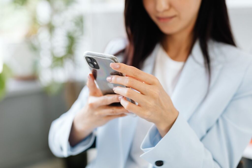 Donna con smartphone