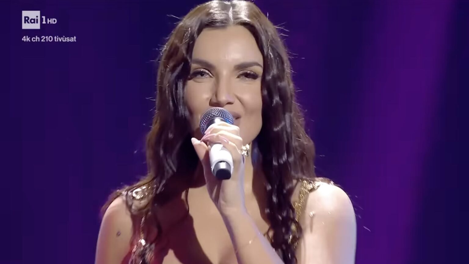 “Festini bilaterali” adesso è un marchio: la mossa a sorpresa di Elettra Lamborghini dopo il tormentone social Elettra Lamborghini a Sanremo 2026