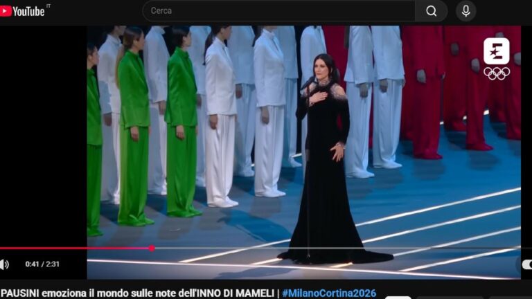 Laura Pausini canta l'Inno di Mameli