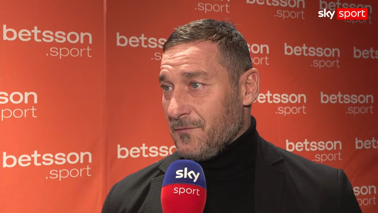Totti scagionato dall’accusa di abbandono di minori: Ilary Blasi non si arrende e controbatte Totti durante un'intervista
