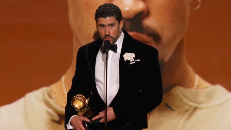 Grammy storico per Bad Bunny, ma è il suo “ICE fuori” a far discutere tutti (e la risposta di Trump non si fa attendere) BAD BUNNY 2026 GRAMMYs