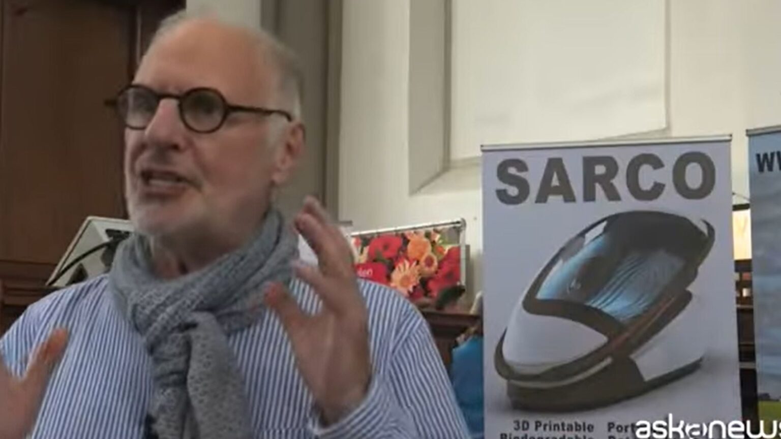 Sembra Black Mirror ma è reale: una capsula per morire insieme riaccende il dibattito sull’eutanasia Sarco Double Dutch