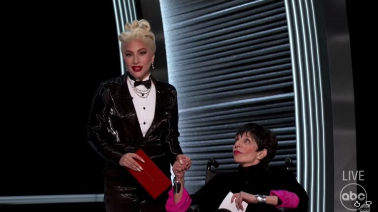 Oscar 2022, Liza Minnelli è stata costretta a salire sul palco in sedia a rotelle