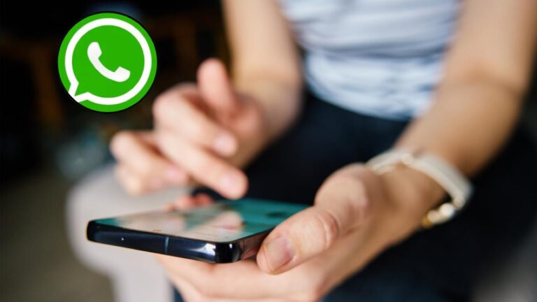 Smartphone donna WhatsApp