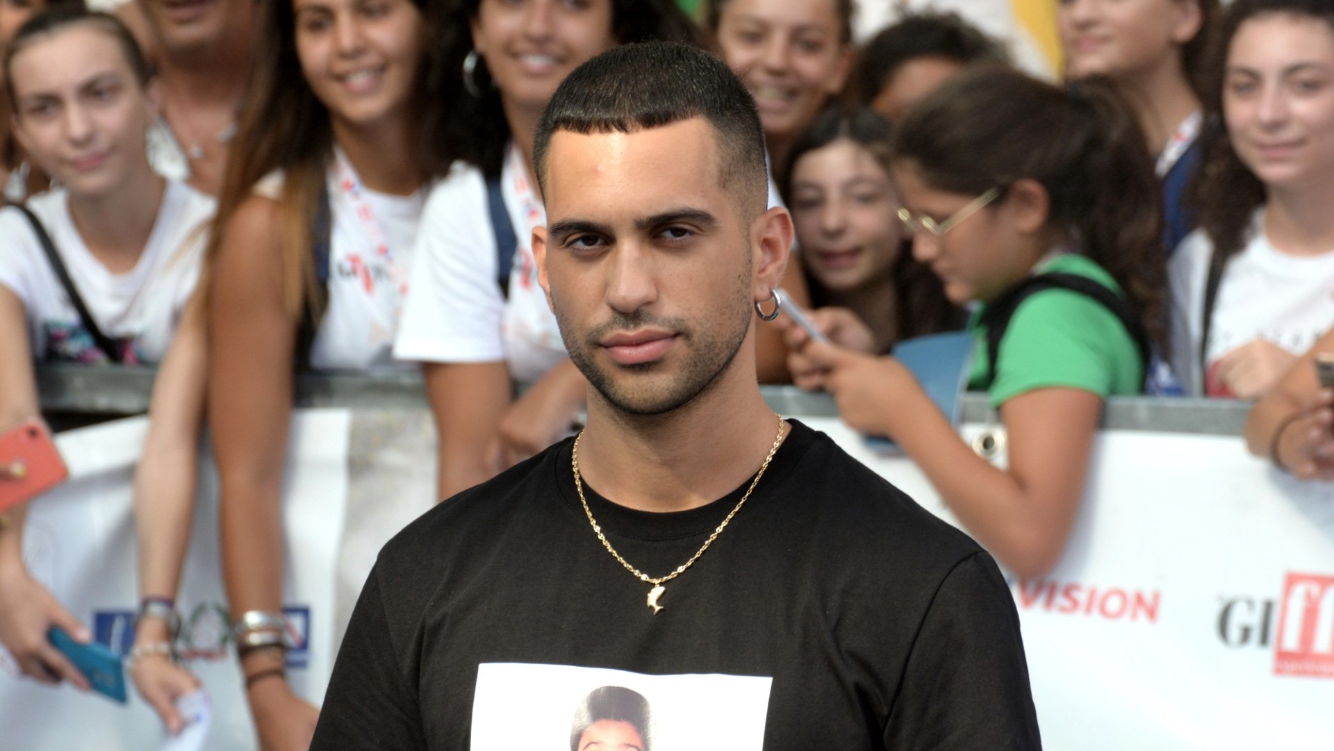 Mahmood lascia l’Italia per la Spagna e si prende una pausa dalla musica: “Mi sento come una tigre bianca in uno zoo” Mahmood lascia l’Italia per la Spagna e si prende una pausa dalla musica: “Mi sento come una tigre bianca in uno zoo”