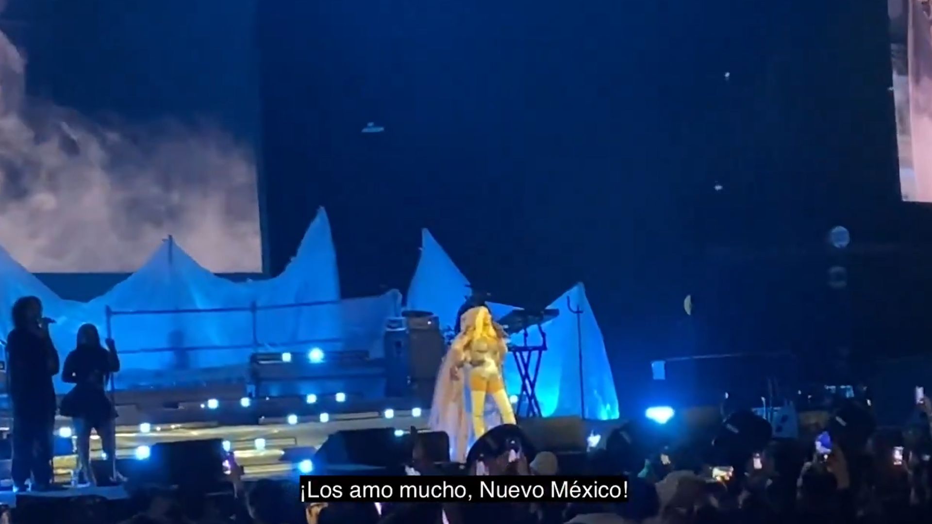 christina aguilera confonde citt224 del messico con new mexico scatena l8217ira dei fan e il video 232 virale da Screenworld.it christina aguilera confonde citt224 del messico con new mexico scatena l8217ira dei fan e il video 232 virale
