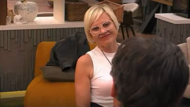 La battuta di Cassini ad Elia scatena richieste di provvedimenti immediati (e i social sono indignati) la domanda shock di Dario Cassini ad Antonella Elia