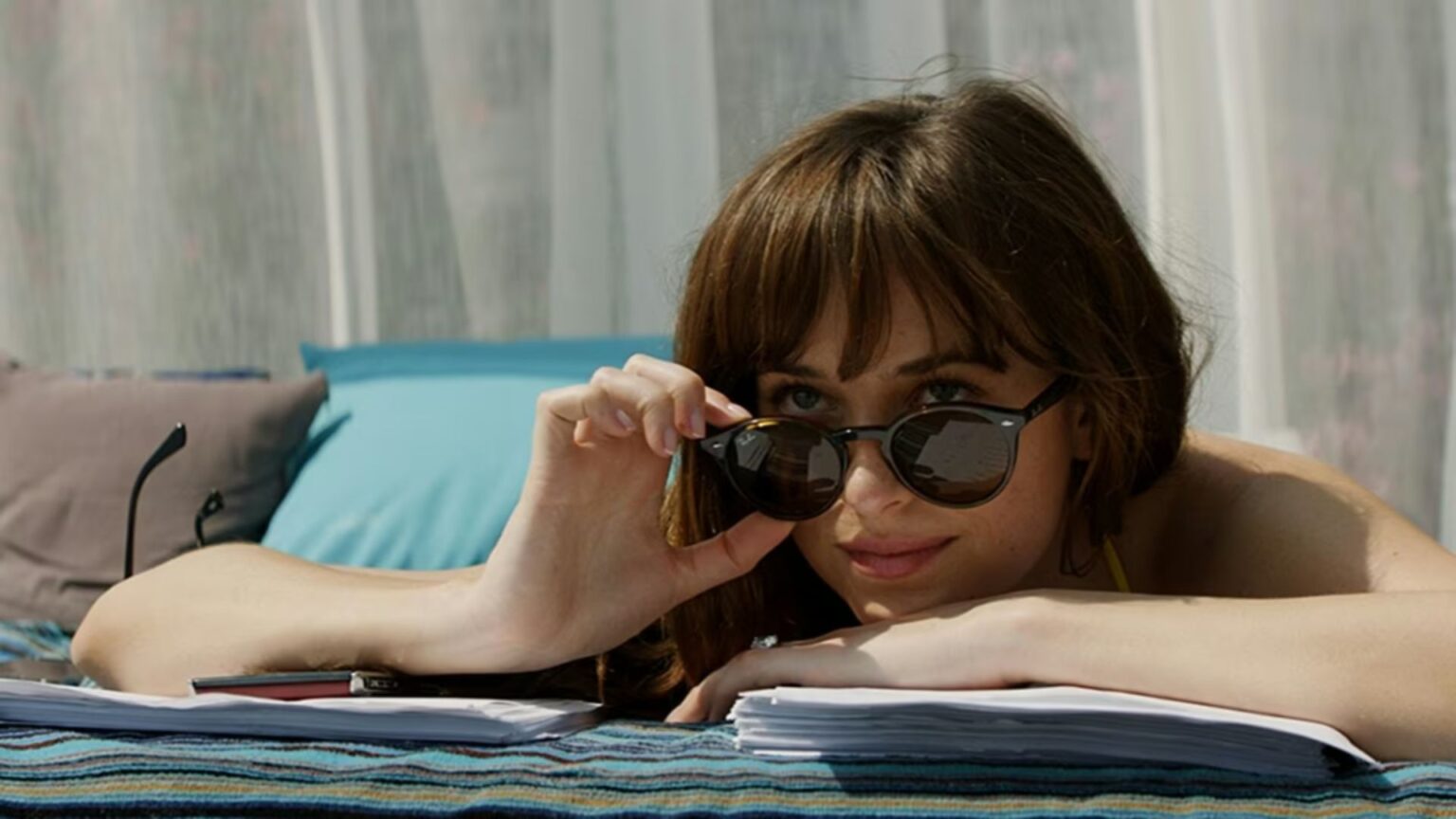 Dakota Johnson in Cinquanta sfumature di rosso